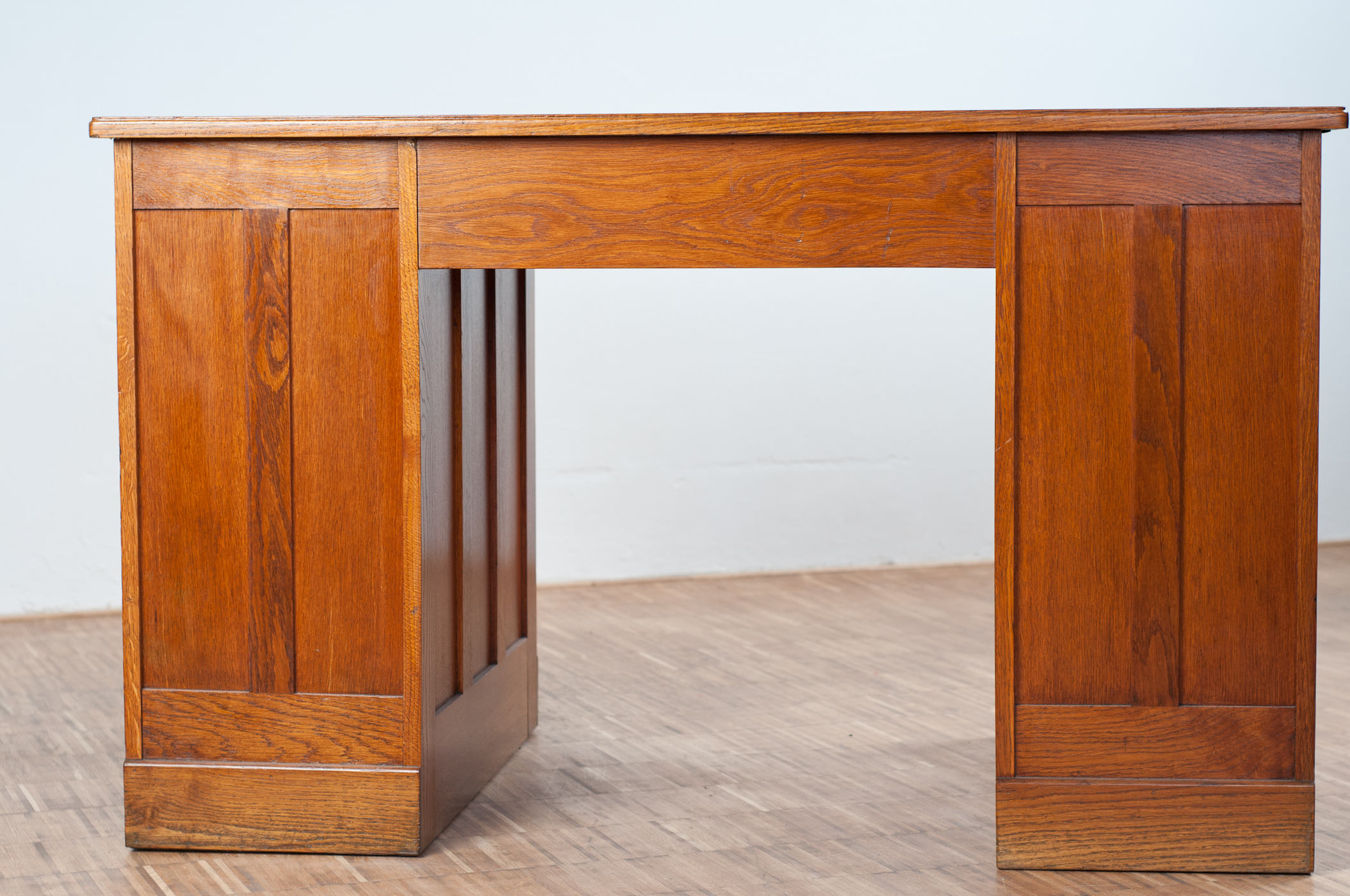 Schreibtisch aus Eichenholz · WBF BERLIN